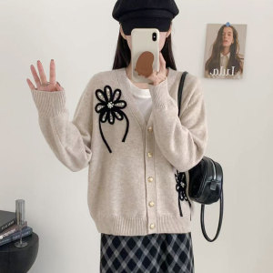 봄가을 학원풍 꽃 자수 V 짧은 기장의 겉옷을 받다