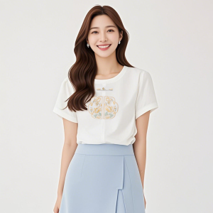 New Chinese style summer design with a sense of openness,  Chinese style embroidery,  loose and versatile buckle t T-shirt