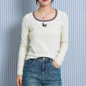 2025 New versatile embroidery style slimming and color blocked square neck long sleeved base shirt