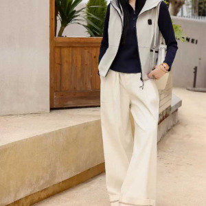 Fashionable and stylish spring outfit set,  hoodie,  small shirt,  vest set