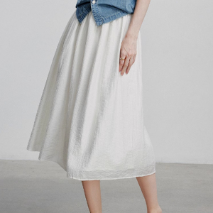 White temperament,  high-end feeling,  simple and versatile,  slimming and elastic waist long skirt