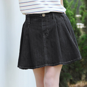 Summer thin short skirt for children,  wearing a stylish mid size children's casual pleated skirt